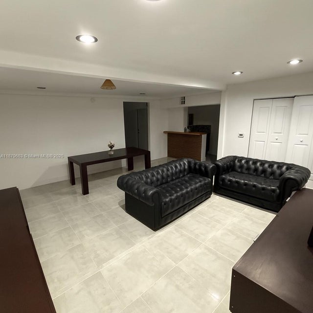 4 of 45 - 691 Nw 7th St Rd, Miami, FL