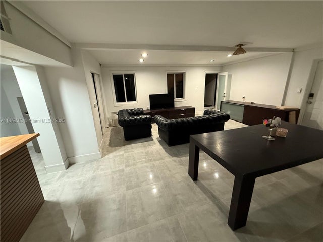 5 of 45 - 691 Nw 7th St Rd, Miami, FL