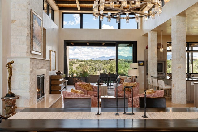 8 Camino Villenos, Santa Fe