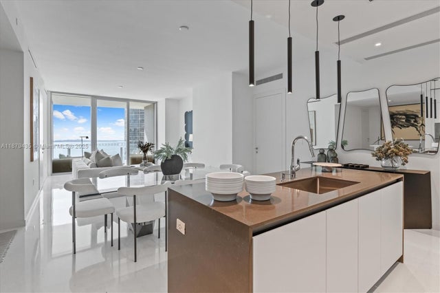 300 Biscayne Blvd Way 2205, Miami