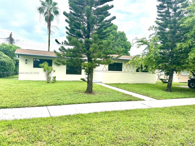 2 of 35 - 1420 Nw 174th St, Miami Gardens, FL