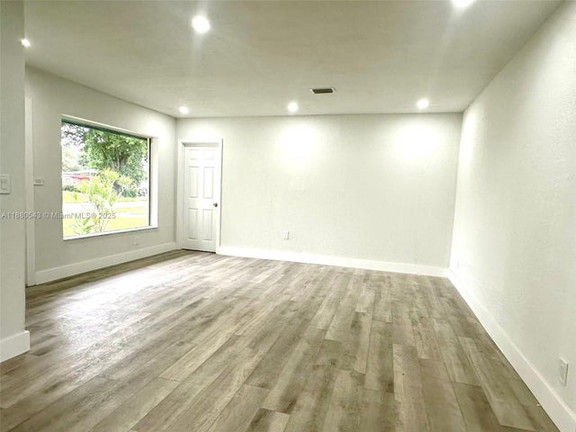 5 of 35 - 1420 Nw 174th St, Miami Gardens, FL