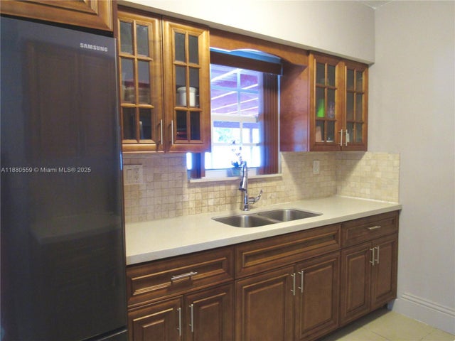 4 of 28 - 15021 Ne 11th Ave, Miami, FL