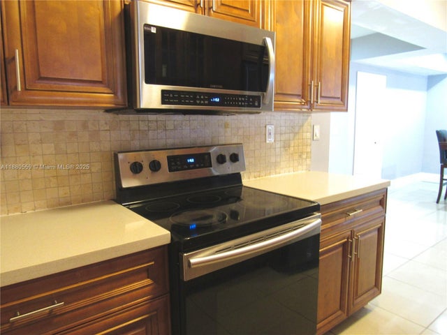 5 of 28 - 15021 Ne 11th Ave, Miami, FL