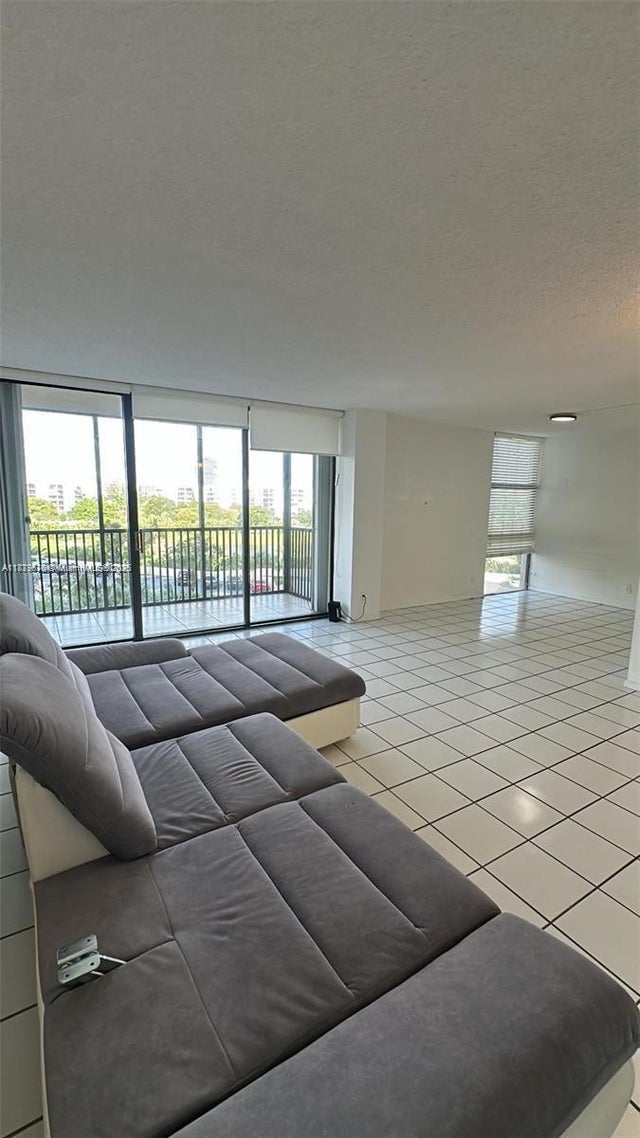3 of 11 - 20301 W Country Club Dr 621, Aventura, FL