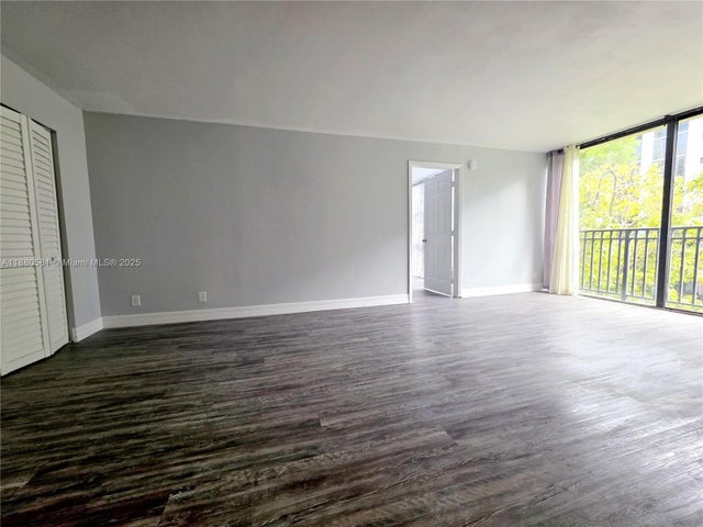 2 of 32 - 17021 N Bay Rd 324, Sunny Isles Beach, FL