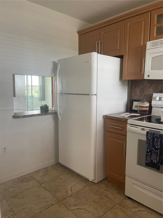 3 of 35 - 8345 Sunrise Lakes Blvd 309, Sunrise, FL