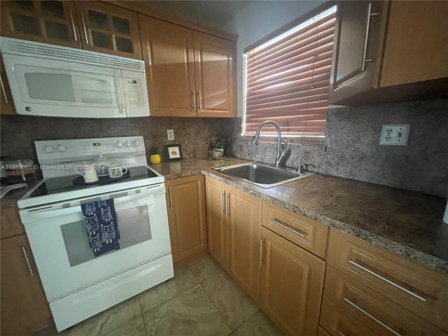 4 of 35 - 8345 Sunrise Lakes Blvd 309, Sunrise, FL