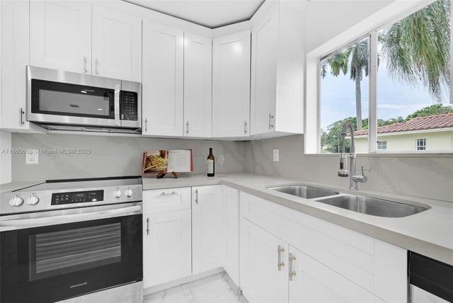 5 of 46 - 11102 Ne 9th Ct, Biscayne Park, FL