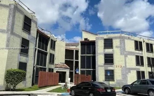 1 of 13 - 212 Lake Pointe Dr 205, Oakland Park, FL