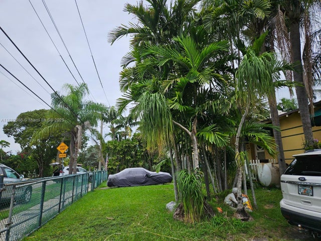 4 of 14 - 4021 Sw 6th St, Miami, FL
