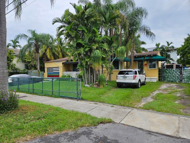 5 of 14 - 4021 Sw 6th St, Miami, FL