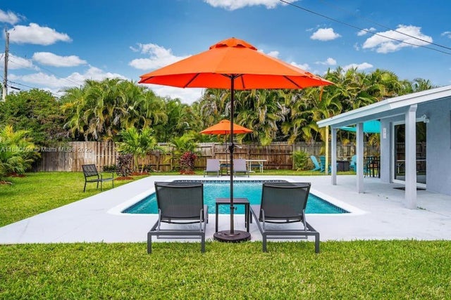 1 of 32 - 2041 Sw 37th Ter, Fort Lauderdale, FL
