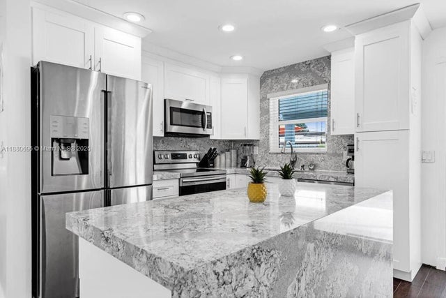 2 of 32 - 2041 Sw 37th Ter, Fort Lauderdale, FL
