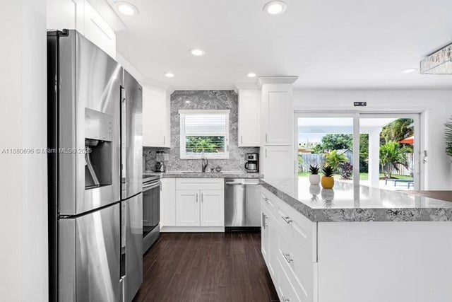 3 of 32 - 2041 Sw 37th Ter, Fort Lauderdale, FL