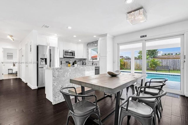 5 of 32 - 2041 Sw 37th Ter, Fort Lauderdale, FL