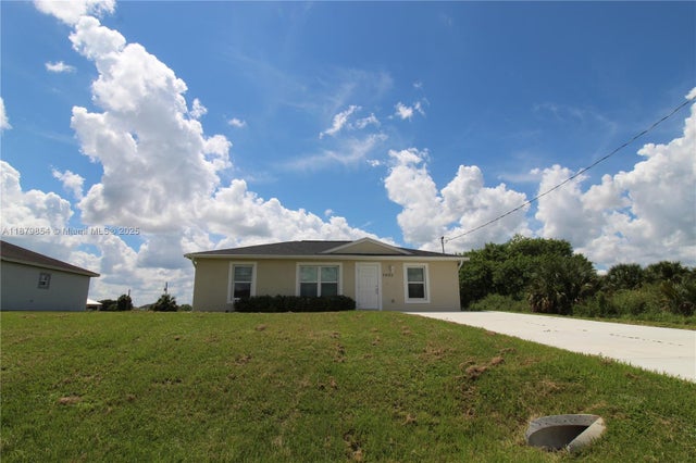 1 of 20 - 7065 Berwirck Cir, La Belle, FL