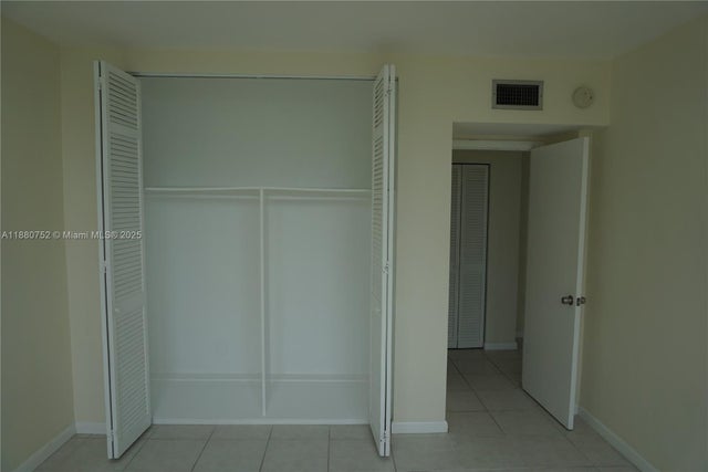 4 of 15 - 301 Ocean Dr 505, Miami Beach, FL
