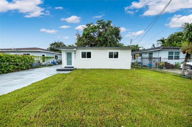 1 of 28 - 2951 Nw 47th St, Miami, FL