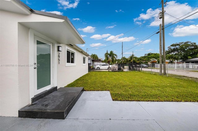 3 of 28 - 2951 Nw 47th St, Miami, FL