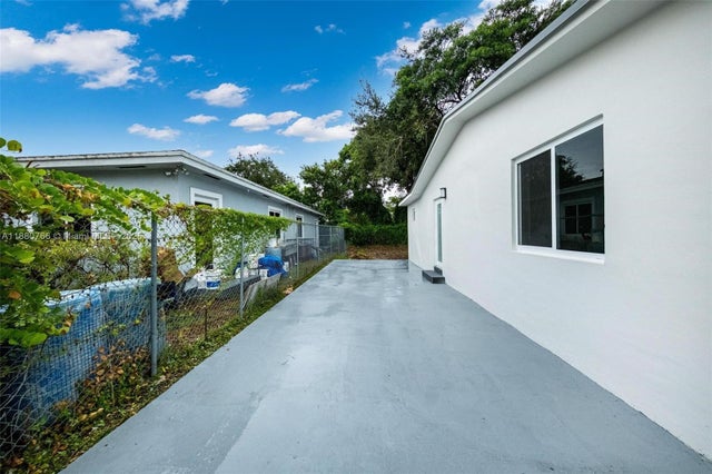 5 of 28 - 2951 Nw 47th St, Miami, FL