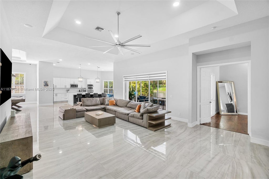 5646 Nw 109th Ln, Coral Springs