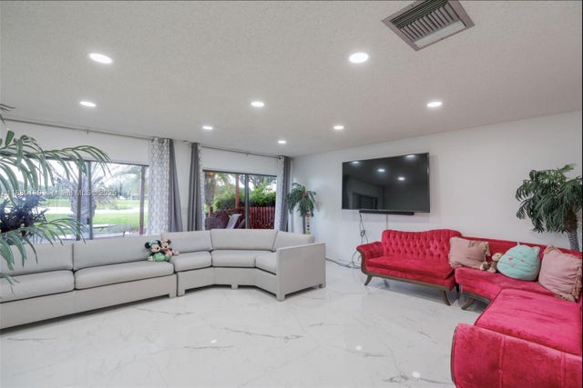 4 of 51 - 1800 Embassy Dr 125, West Palm Beach, FL