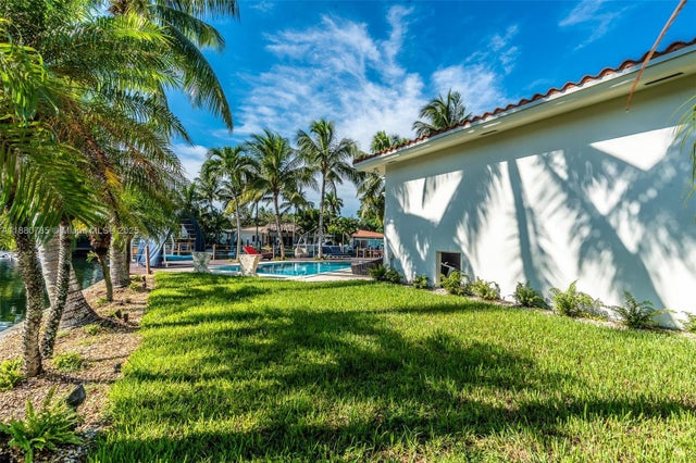 4 of 22 - 12905 Cherry Rd, North Miami, FL