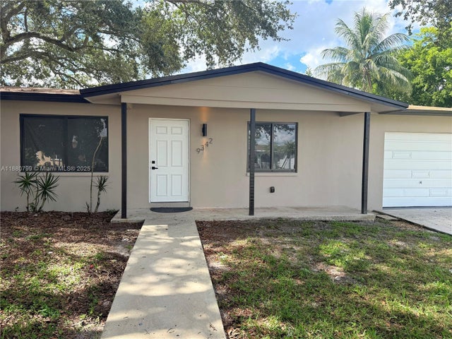 4 of 29 - 9342 Nw 23rd St, Pembroke Pines, FL