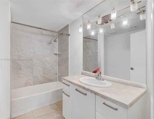 5 of 15 - 253 Ne 2nd St 220, Miami, FL