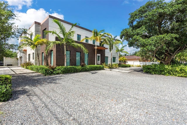 4 of 70 - 5500 Sw 67th Ave, Miami, FL