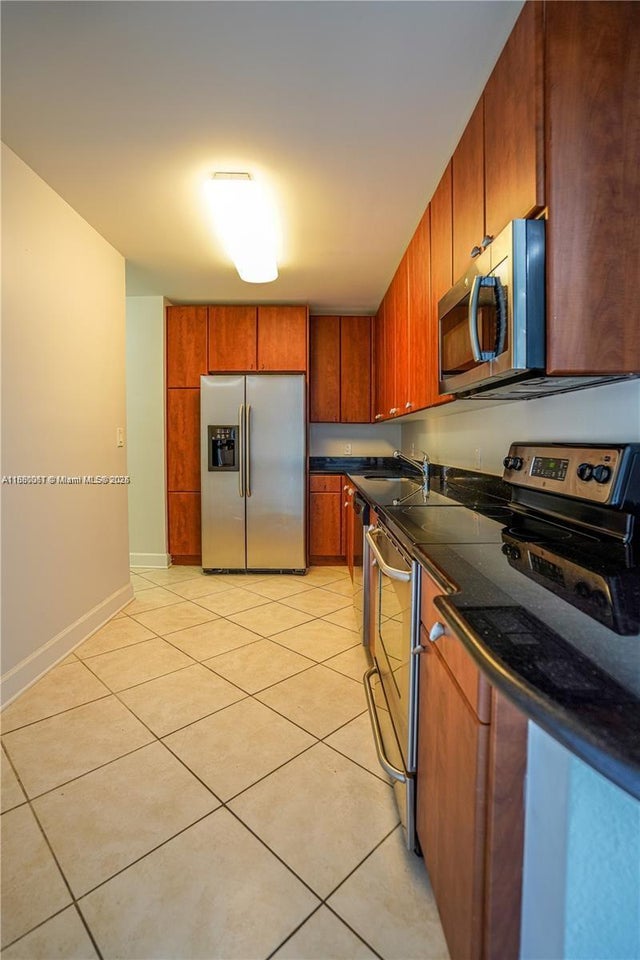 5 of 21 - 401 69th St 609, Miami Beach, FL