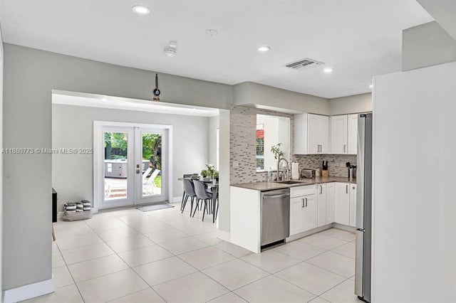 3 of 24 - 1577 Ne 48th Ct, Oakland Park, FL