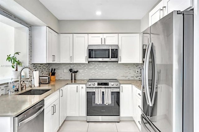 5 of 24 - 1577 Ne 48th Ct, Oakland Park, FL