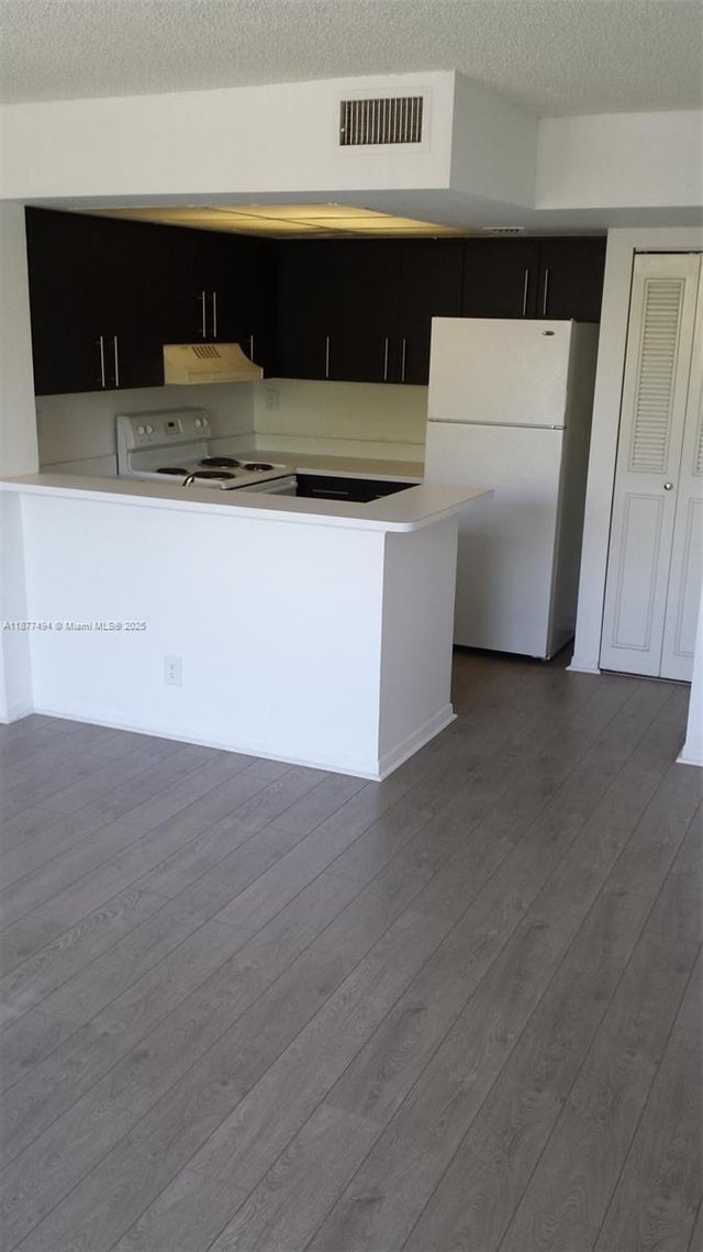 1 of 6 - 752 Executive Center Dr 25, West Palm Beach, FL