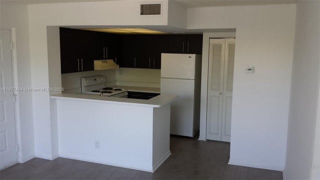 2 of 6 - 752 Executive Center Dr 25, West Palm Beach, FL