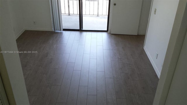 4 of 6 - 752 Executive Center Dr 25, West Palm Beach, FL