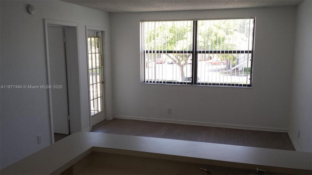 5 of 6 - 752 Executive Center Dr 25, West Palm Beach, FL