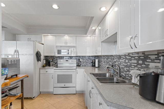 2 of 37 - 1811 Jefferson St 805, Hollywood, FL
