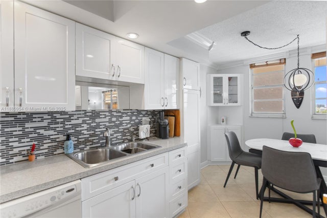 3 of 37 - 1811 Jefferson St 805, Hollywood, FL