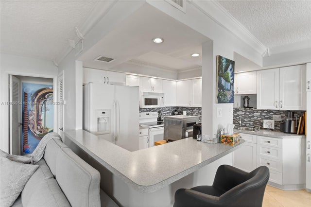 4 of 37 - 1811 Jefferson St 805, Hollywood, FL