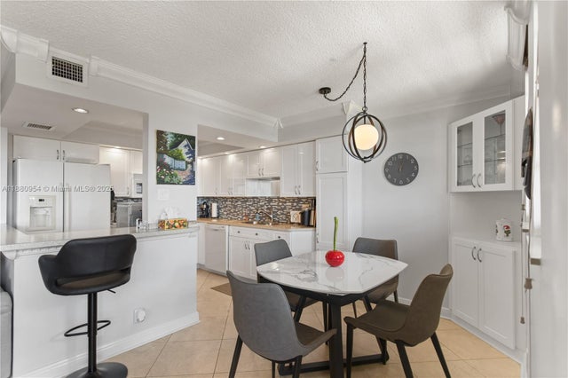 5 of 37 - 1811 Jefferson St 805, Hollywood, FL