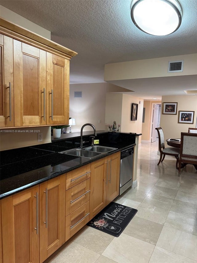 5 of 19 - 3232 Sw 22nd Ter 801, Miami, FL