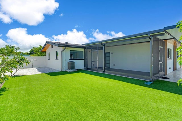 2 of 46 - 168 Granada Dr, Palm Springs, FL