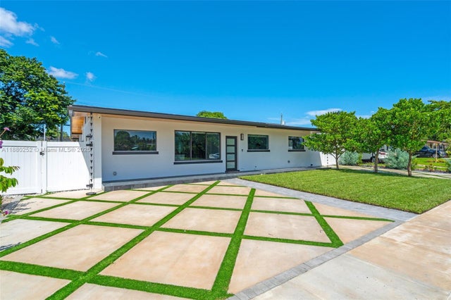 4 of 46 - 168 Granada Dr, Palm Springs, FL