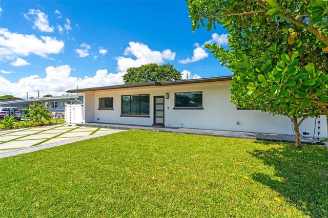 5 of 46 - 168 Granada Dr, Palm Springs, FL