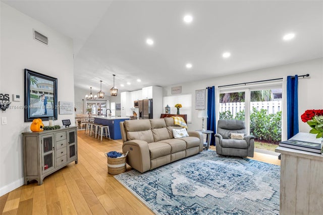 5 of 38 - 9886 Nw 2nd St, Plantation, FL