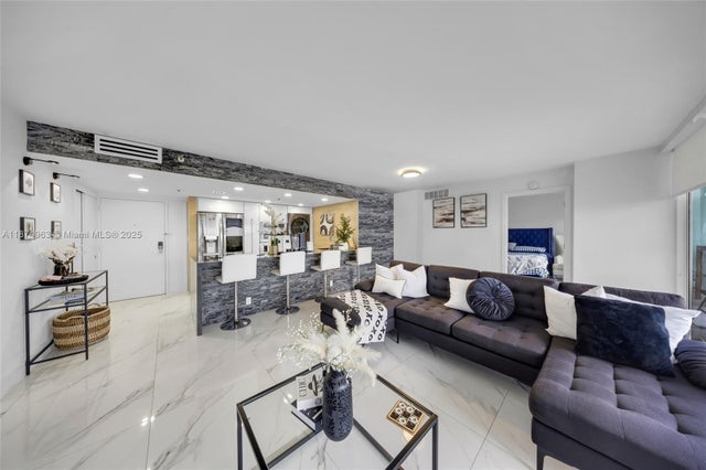 7601 E Treasure Dr 1422, North Bay Village