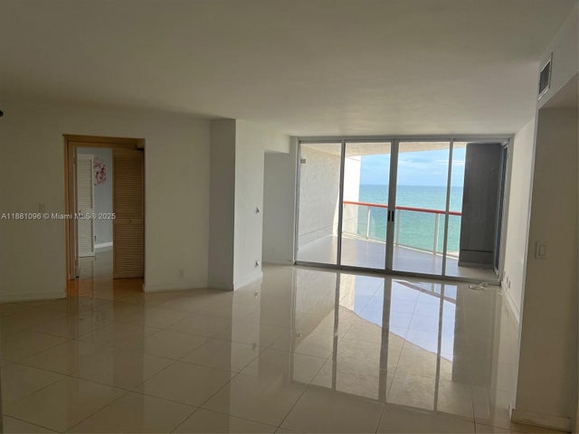 5 of 28 - 6767 Collins Ave 904, Miami Beach, FL
