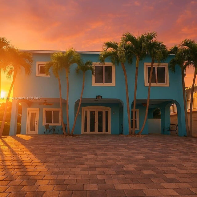 4 of 32 - 911 Red Bird Rd, Key Largo, FL